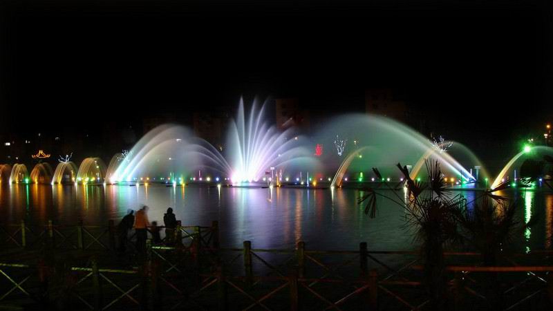 南京工业大学江浦校区大型漂浮式音乐喷泉