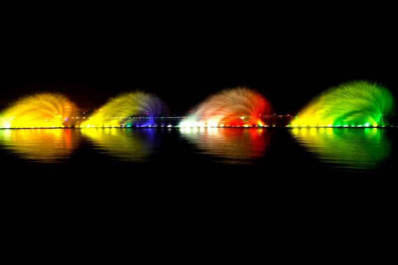 南京中山陵紫金山庄湖中大型升降漂浮式音乐喷泉