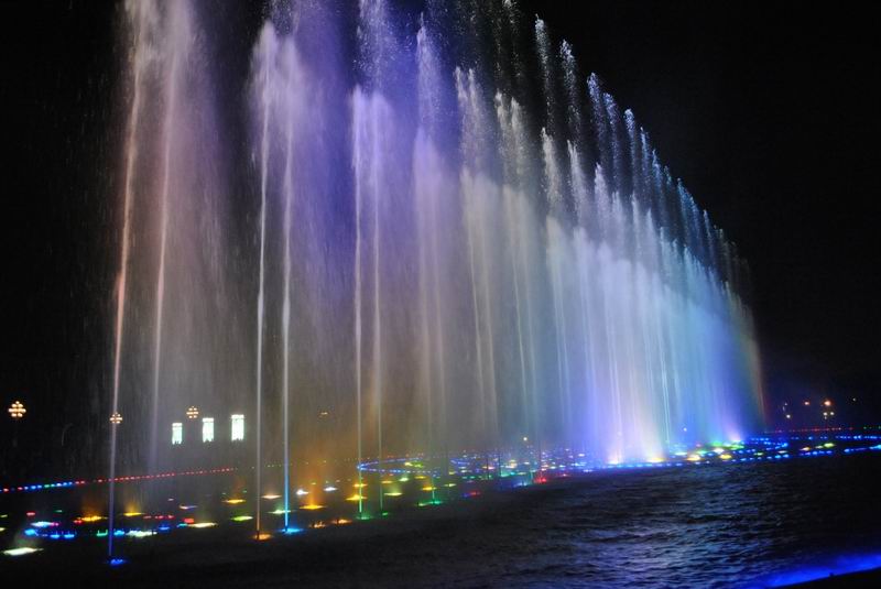 江苏灌南市政、市民广场湖中大型音乐喷泉工程